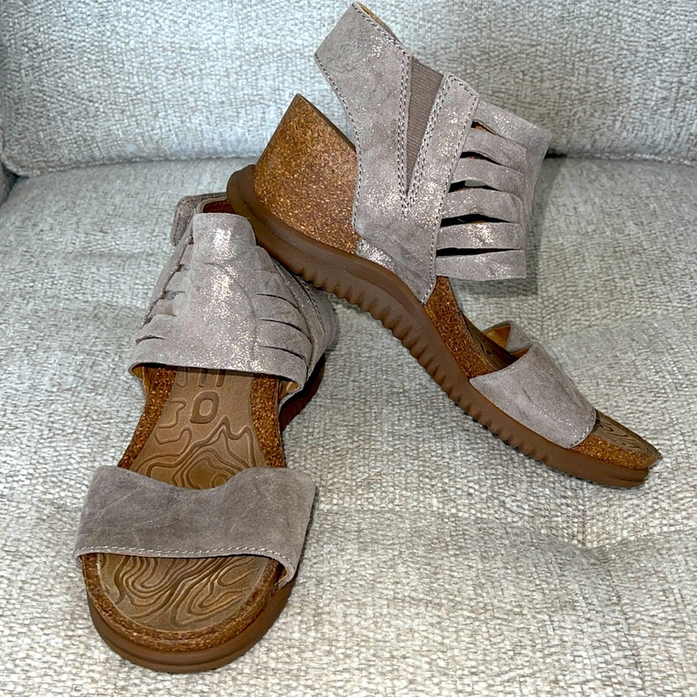 🔥🔥WINTER SALE  Bionica MINT! Metallic Cork Suede Ankle Strap Sandal SZ 8